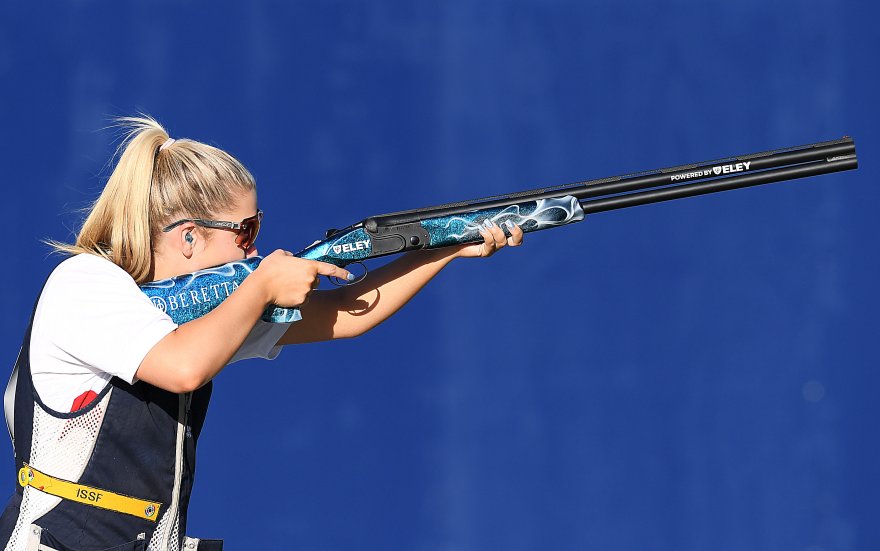 Amber Hill wins World Cup gold and equals world record