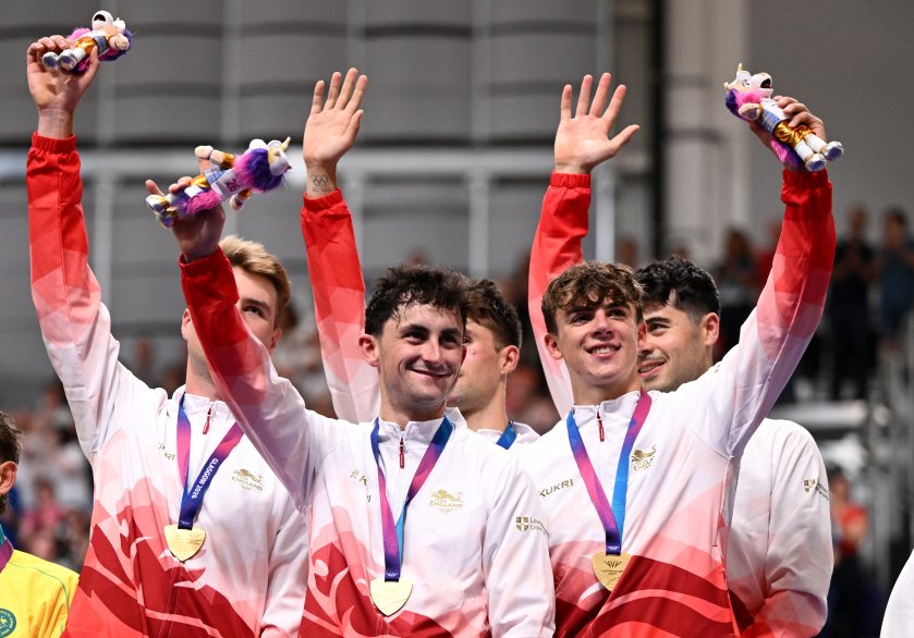 Men's team pursuiters vanquish old rivals to take gold