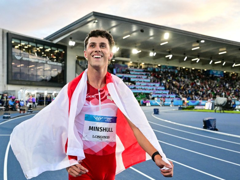 Minshull and Newnham earn stunning silvers over hurdles