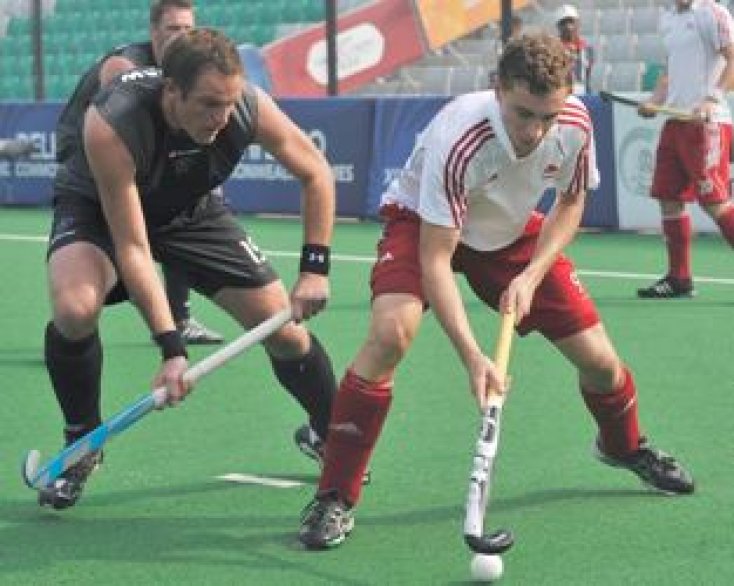 Young hockey star wins top award