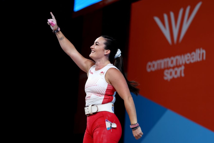 Lion-hearted Davies powers to weightlifting gold